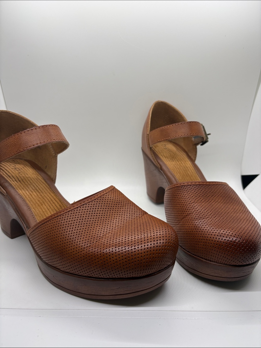 Boc by Born Gia Round Closed Tow Clogs Heeled 11